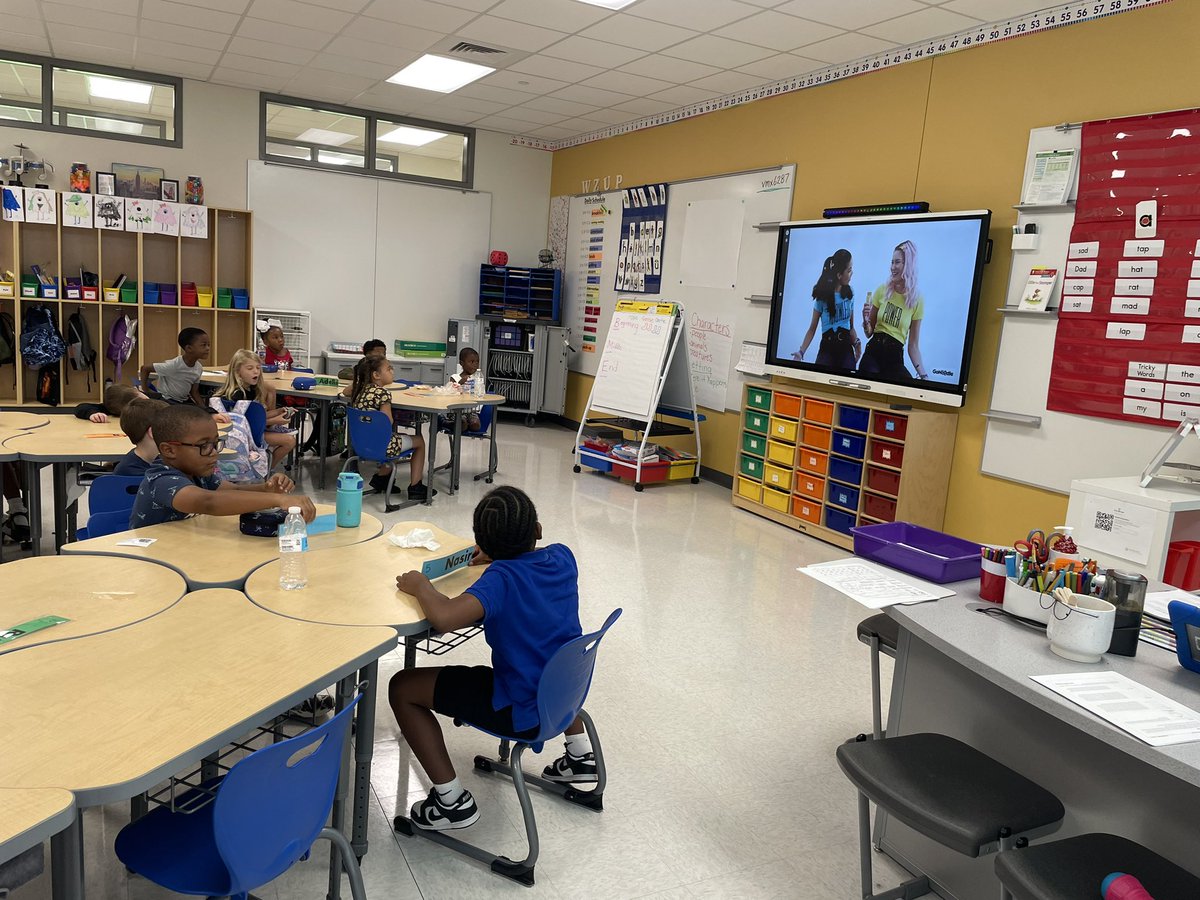 Kudos to @Mitch_Strider  for choosing bilingual brain breaks in his #1stGrade classroom with #goNoodle @ROSArockets #DreamBig  #MLTeacher #ELL #teacherlife