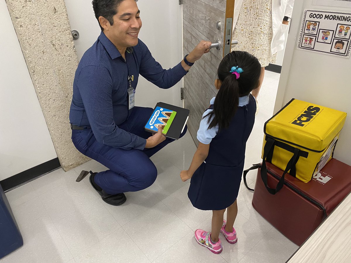 Its_Ms_Flawless's tweet photo. The best campus wide focus wall theme to date: “Today my cerebral cortex is learning…” 🧠☺️ And breathing techniques with @DrGplus1🧘🏻‍♀️🩵✨ #sciencestartshere  #buildingwiththebest @DISDBiomed @N_Bernardino @TransformDISD https://t.co/nUNlzrgj6U
