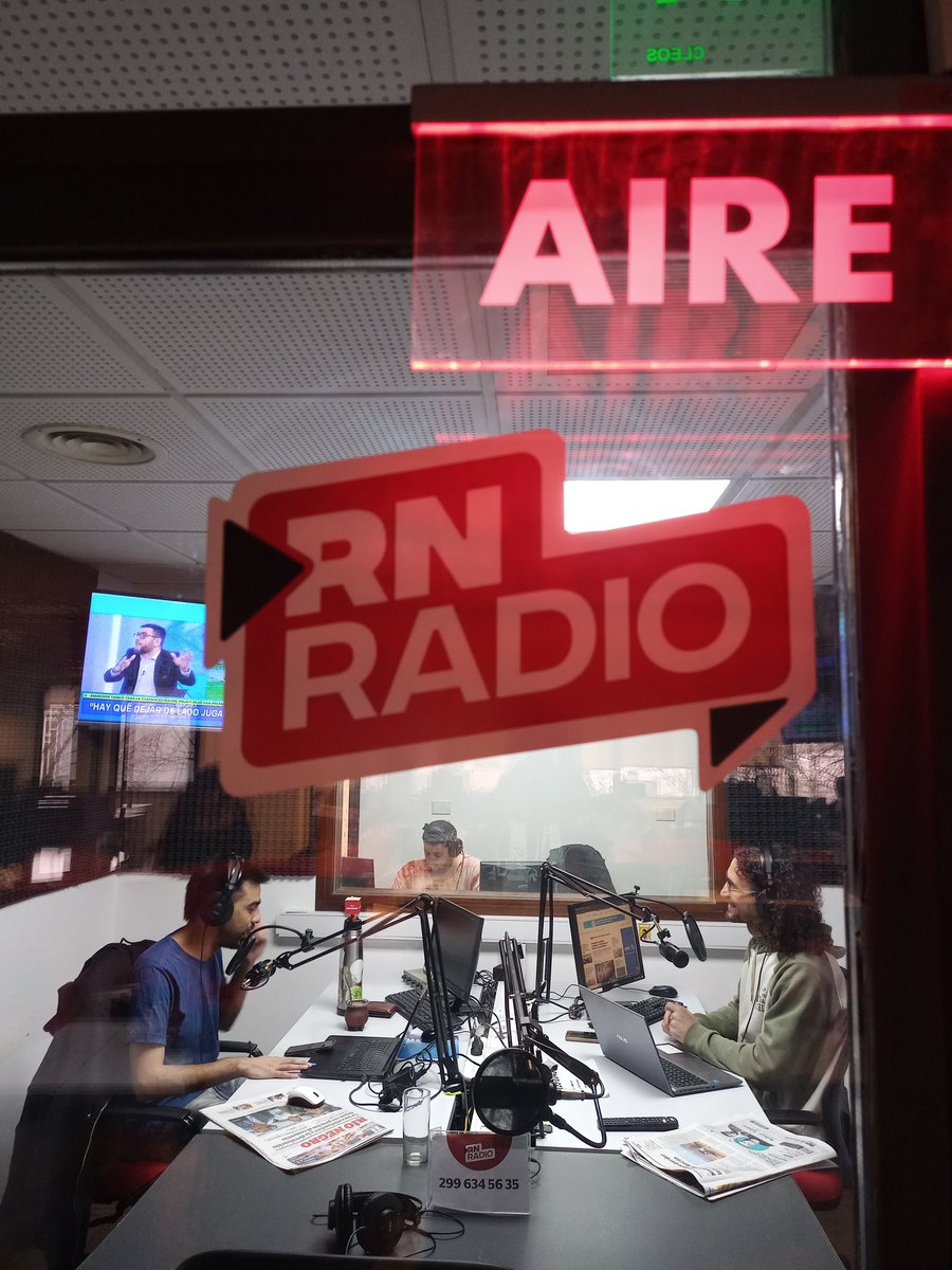 rionegroradio's tweet photo. 🙌 En "Entre Redes" te traemos todas las novedades del deporte. 

📻 Sintonizá #RNRadio @Diegorod1989 y @Cayetano1243 de 12 a 14.

Escuchá el programa en vivo:
🎧 90.9 en Neuquén 
🎧 91.9 en Gral Roca. https://t.co/bneuo6ADEQ