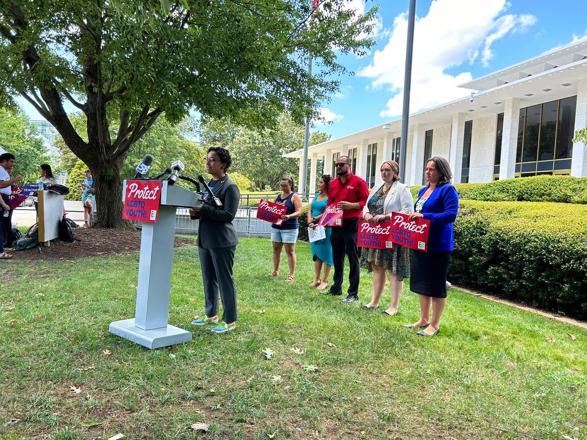 PPSATNC's tweet image. Happening now at the #NCGA: We’re speaking out against a slew of anti-LGBTQ bills with @equalitync, @elpuebloinc, @ACLU_NC, and more. @NC_Governor rightly vetoed this #SlateOfHate. Shame on state lawmakers for bringing them up to override his veto today.