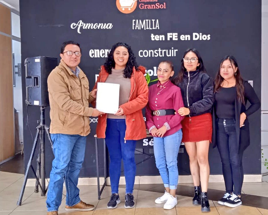 📍 #Cuenca | Nuestro equipo técnico zonal 6 y la Facultad de Economía de la <a href="/udecuenca/">UCuenca</a>, en el marco del proyecto "Fortaleciendo las #OEPS", entregaron a la Cooperativa Prograserviv, su plan de negocios solidario y sondeo de mercado para la implementación de una cafetería.