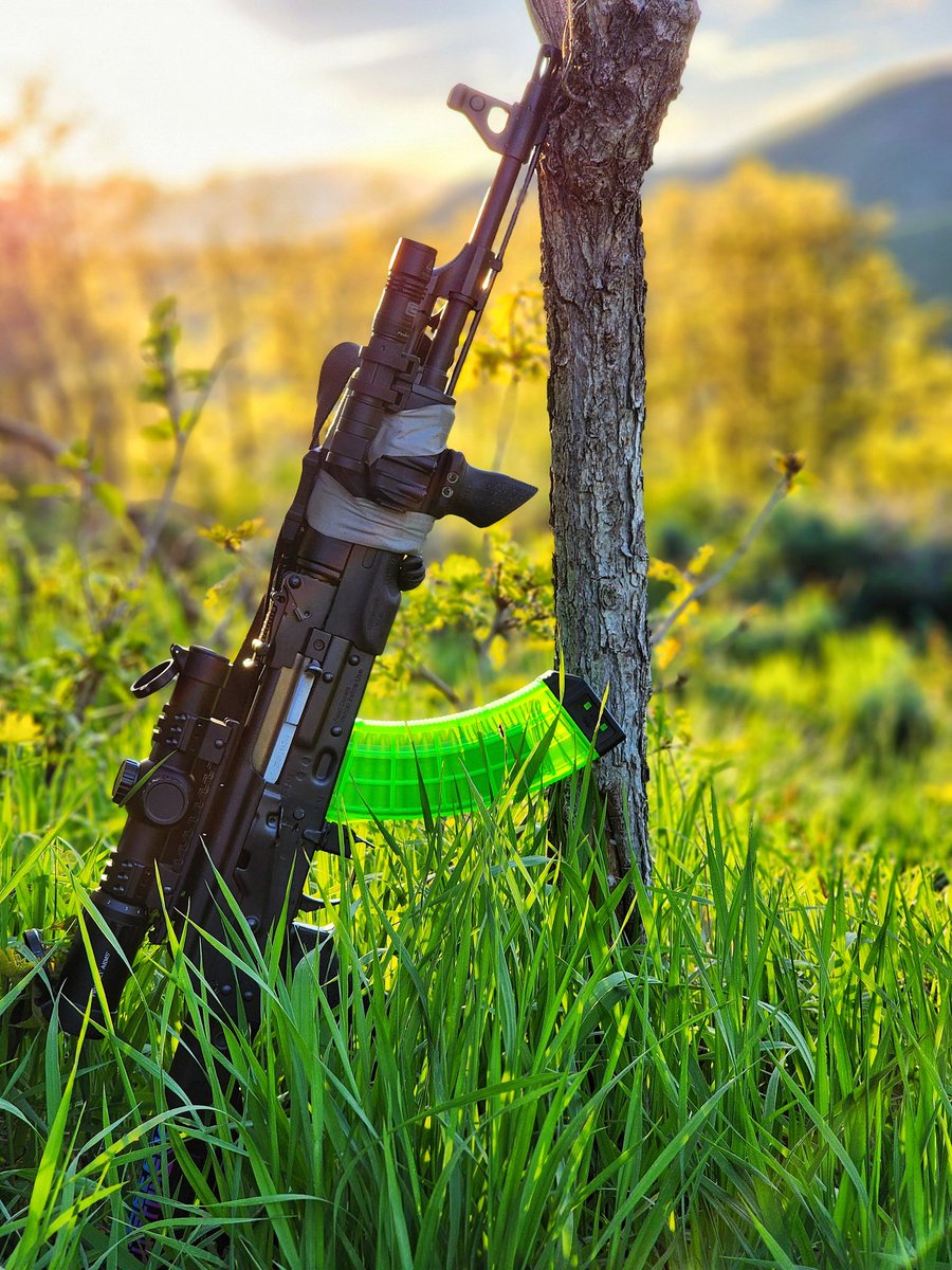 floodmunitions's tweet photo. Upon a SunSet, only one thing is certain, the day is done.
So we sit there watching the setting sun cast the days final light into our gazing eyes, wondering if tomorrow will bring a new day in which we may ponder the SunSet yet again.
.
#sunsetseries #sunset
@zastavaarmsusa https://t.co/MaHgqrPt8k