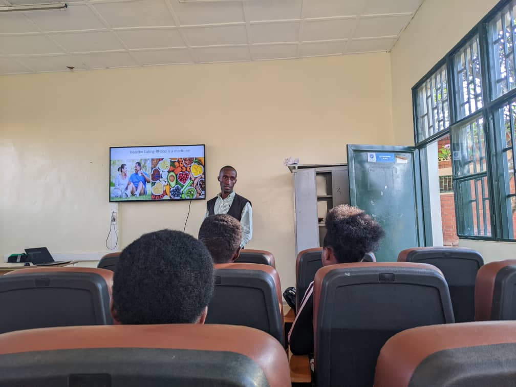 RNSA_Imirire's tweet photo. Happening Now 📢
On collaboration with @lifesten_health , we are attending NCDs management and prevention training with Nutritionist and Dietetian @JosephKaremera . This happens before Community NCDs screening that will taking place at @kimironkosecto6 near market. https://t.co/DA08lGaraZ