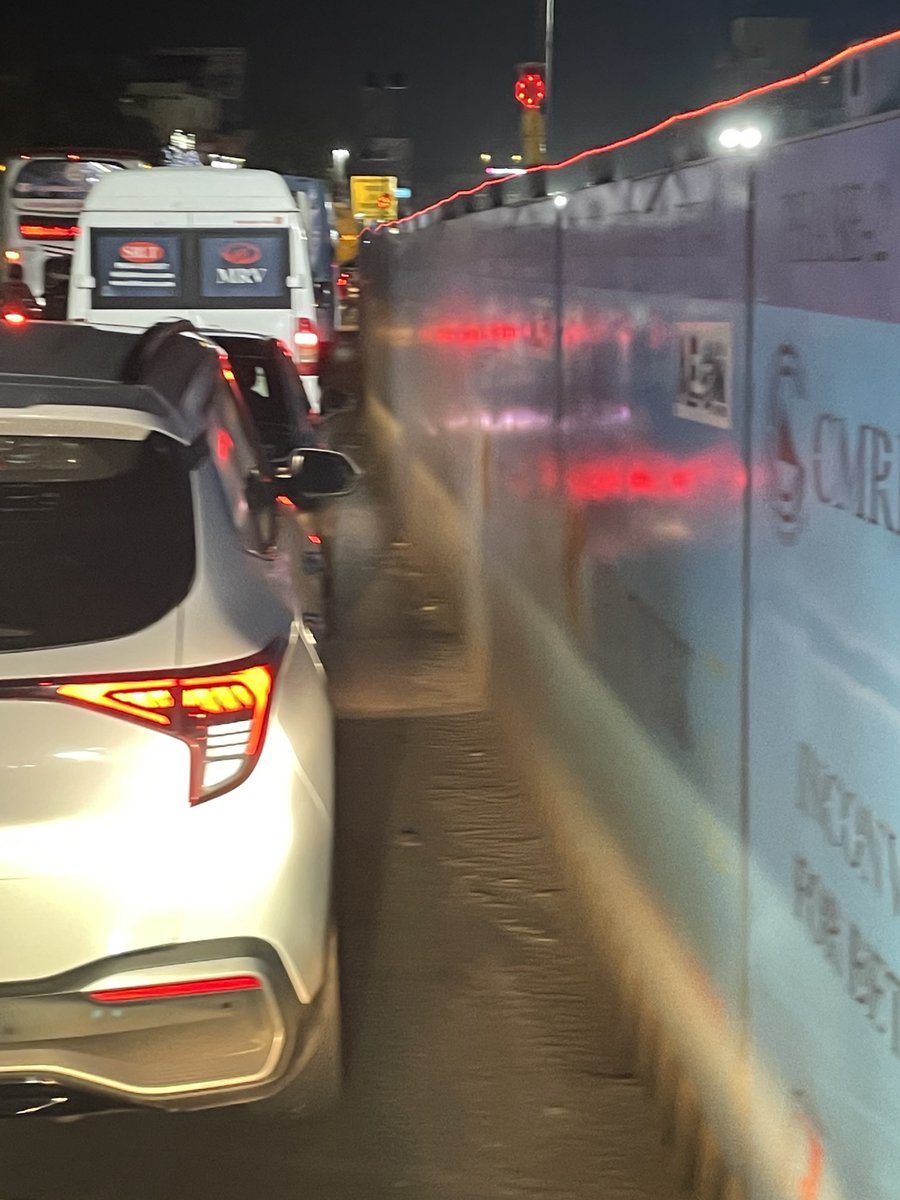 sujithkumar13's tweet photo. With the metro work extended till the Navalur toll plaza, it’s unfair to charge vehicle users where one has to travel inch by inch the entire stretch. Request action be taken asap.  ⁦⁦@CMOTamilnadu⁩ https://t.co/3ex6ExrHum