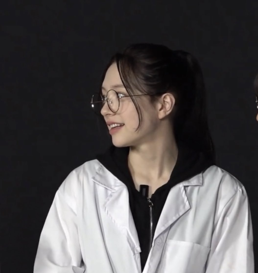 chanelloops's tweet image. she’s so fine I can’t breathe 
 #샤넬 #CHANELLE #RUNext