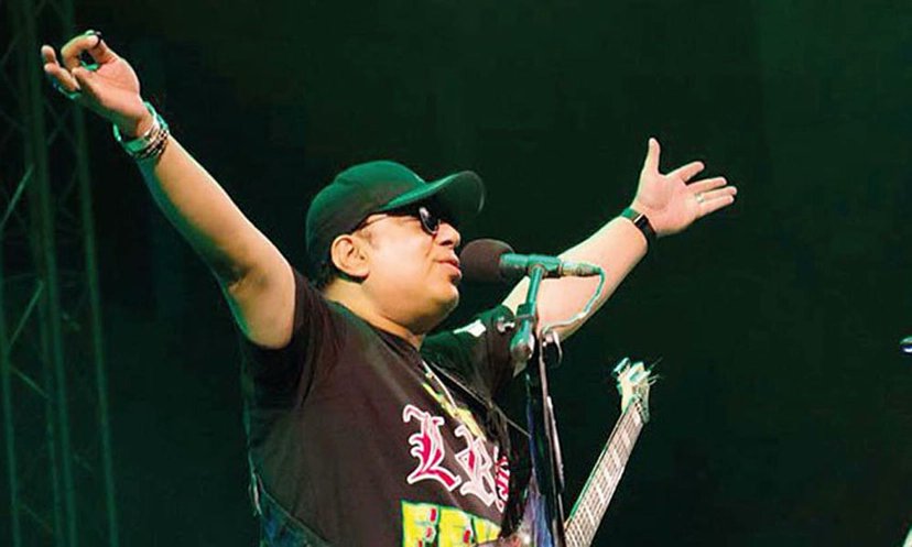 আজ গিটারের জাদুকরের জন্মদিন