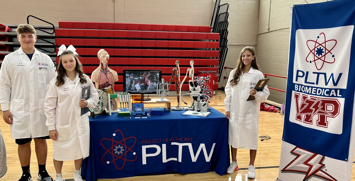Durable skills at work! This group of #PLTWclassroom sophomores contacted me last week and asked if they could set up our promotional table up for freshmen #zizzer day. I said yes please do - and this is the result!@wpzizzers <a href="/edvotek/">edvotek</a> <a href="/OZHCare/">Ozarks Healthcare</a> <a href="/PLTWorg/">Project Lead The Way</a>