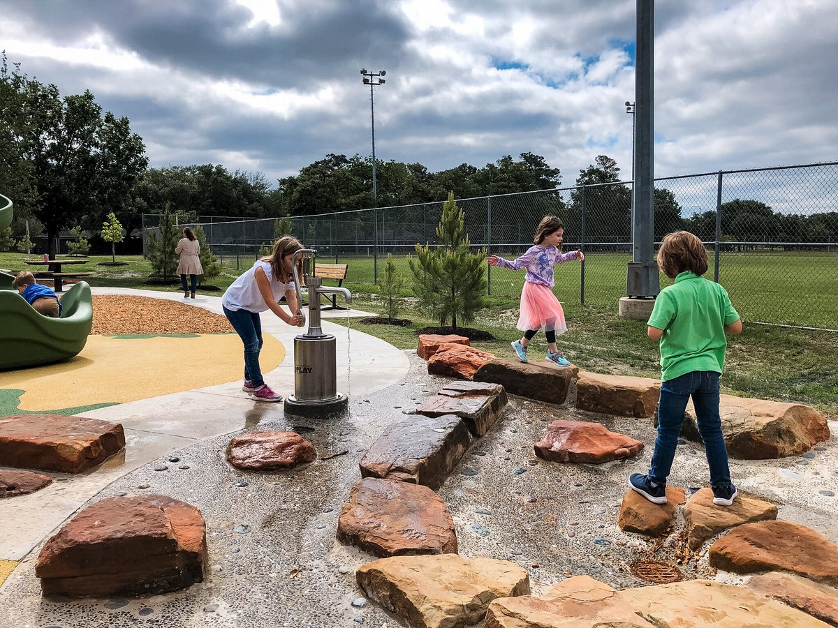 KimleyHorn's tweet photo. The recently-opened TC Jester Park #Playground in @HoustonTX is designed to be fully-accessible for kids of all ages. We proudly provided #landscapearchitecture services on this inclusive space that will enhance the community! #KimleyHorn https://t.co/5vCh51Pxjx