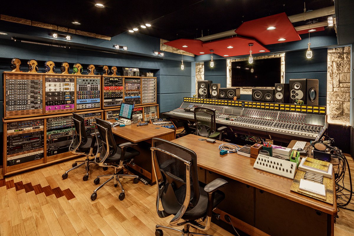 AntelopeAudio's tweet photo. Possibilities are endless at NK SOUND TOKYO 🤯
📸: https://t.co/zxCTuUEiAs
#antelopeaudio #audiointerface #pure2 #proaudio #recording #recordingstudio #studio #geargoals #audioproduction #audio #mastering #musicstudio #studiosetup #musician #mixing #audiogear #studiolife #music https://t.co/a8kPjkVj1b