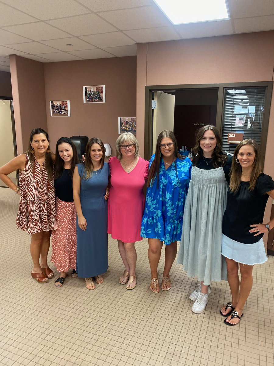 karenwlively's tweet photo. SSE 3rd grade team is ready to greet our kiddos this morning. #ilovesse @StanleyStampede @katyisd @tonyalorlando https://t.co/ahf75LY6Kv