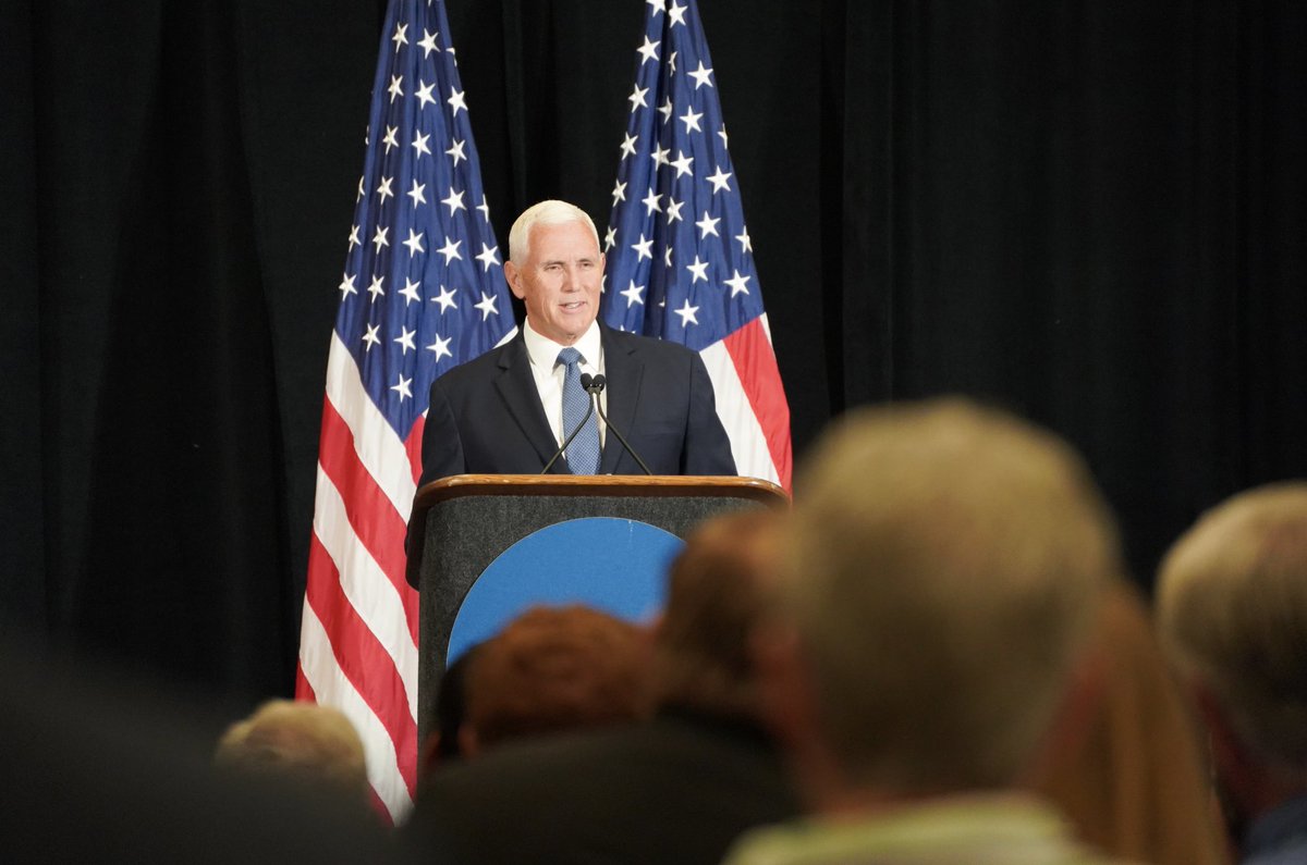 Mike_Pence's tweet photo. Our 50 states are the very foundation of the American republic. And when states are free, America thrives! 🇺🇸 https://t.co/UqtmqZRDnv