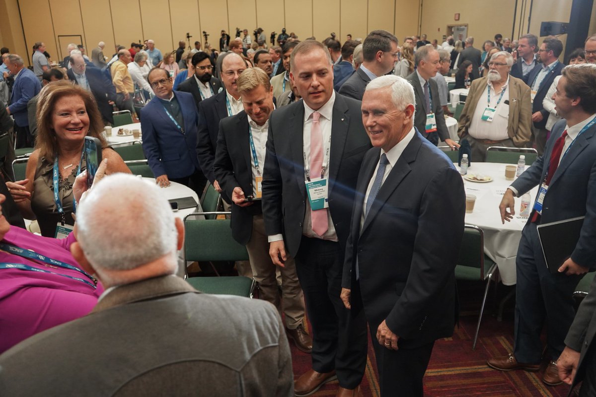 Mike_Pence's tweet photo. Our 50 states are the very foundation of the American republic. And when states are free, America thrives! 🇺🇸 https://t.co/UqtmqZRDnv