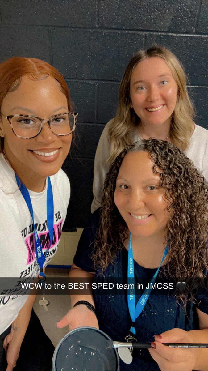 Quin_Tate's tweet photo. 🗣️From Painting Walls to Painting Futures WE get it done 💛💙 #SPED🌍 #Missing1 @WestBemisJMCSS @JMCSchools #WCW @principalric https://t.co/fKQVDf3dsq