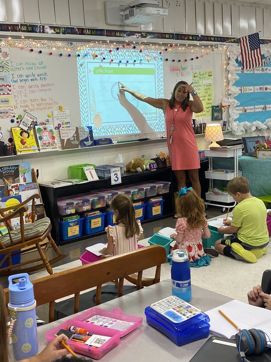 kelmac1029's tweet photo. Loved being in first grade classrooms today @CahabaElem. Tchrs were explicitly teaching letter formation. This process reinforces reading development by building letter knowledge. Research shows that handwriting activates literacy regions of the brain! @TrussvilleK12 #takeflight https://t.co/noQ3BvzOpC
