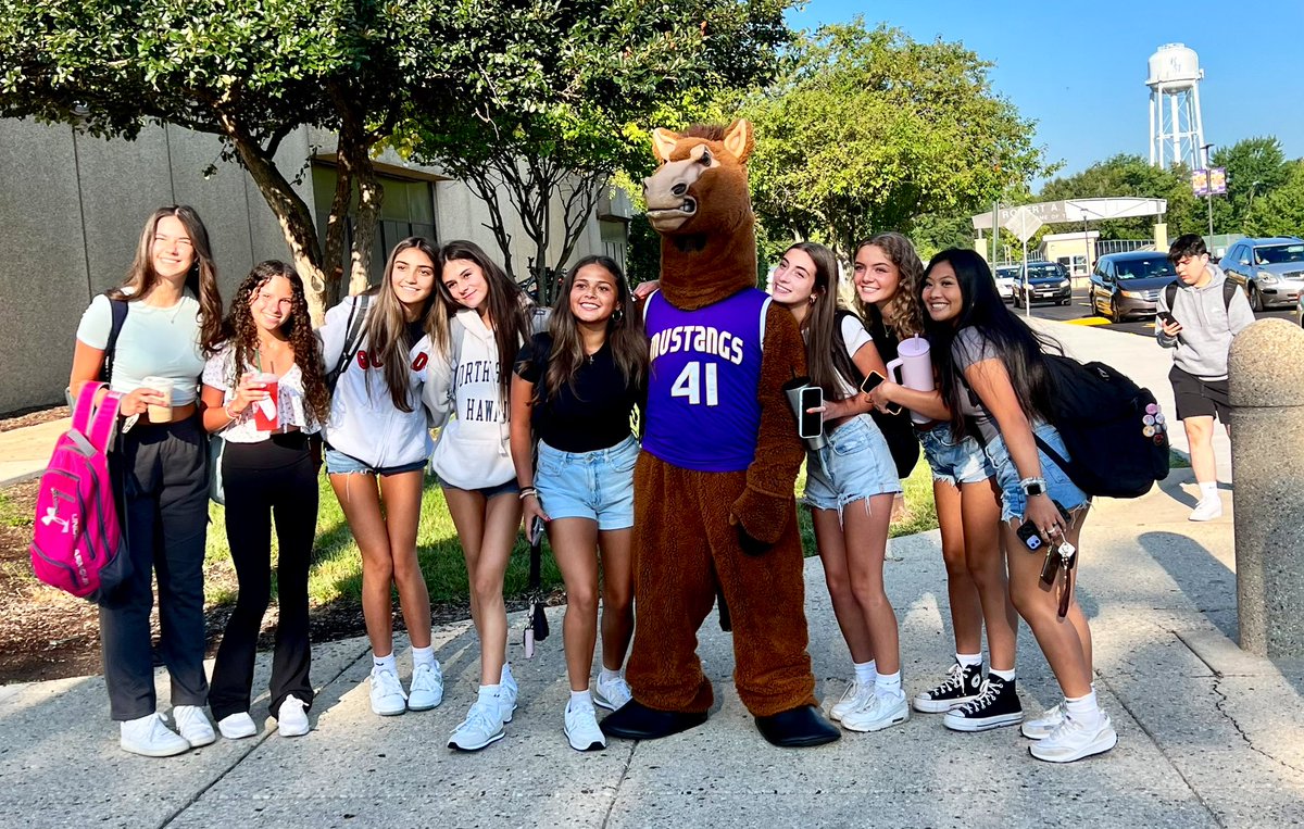 MLuckritz's tweet photo. Happy 1st Day of School!
Perfect day to start @RMHSMUSTANGS school year off right! Thank you, @District214 School Board Member Millie Palmer, for helping to welcome students #214Firstday
@RMHSKelly @ScottRoweEdD @RMHSstampede @CoachBakerRMHS @rmhsboosters @RMHSMustangsAD https://t.co/9x2bZTupG8