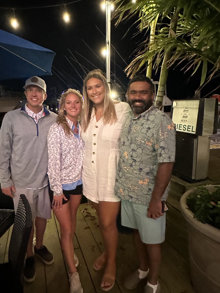 ScarbroughSkip's tweet image. This a picture of my daughter third from the left along with her Account Mgr second from left, Account Mgr fiancé first on left and the area agronomist on the right. She blew me away with how she handled a summer internship with Syngenta Crop Protection in Delaware. Soo proud Dad