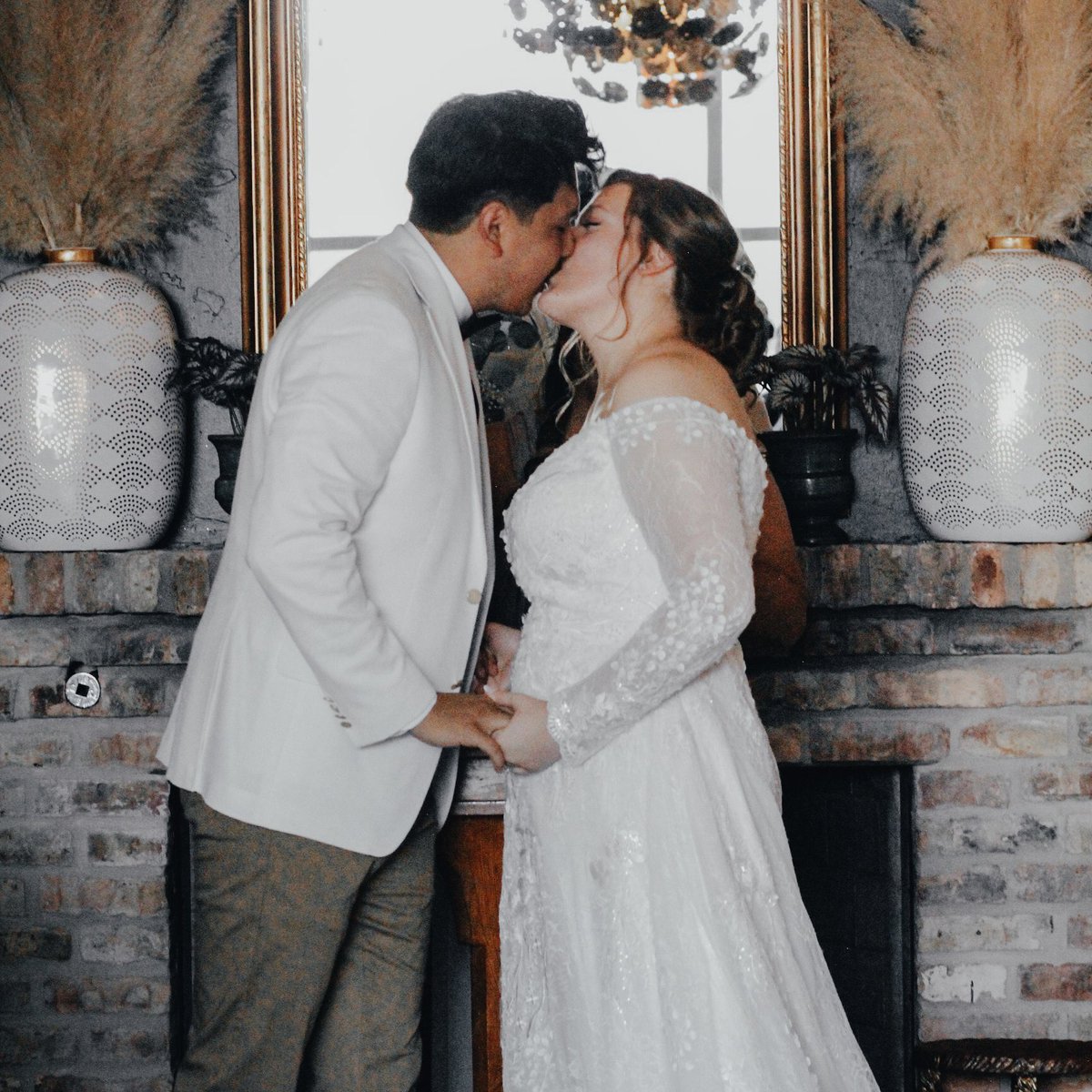 _t1mp_'s tweet photo. 💍 Now introducing Mr. &amp; Mrs. Hernandez. These photos capture a beautiful day in which a beautiful couple said, “I Do” to Forever. 🤵🏻‍♂️👰🏼‍♀️

Visit the website to get your special day booked! https://t.co/0PM1gC2TE5