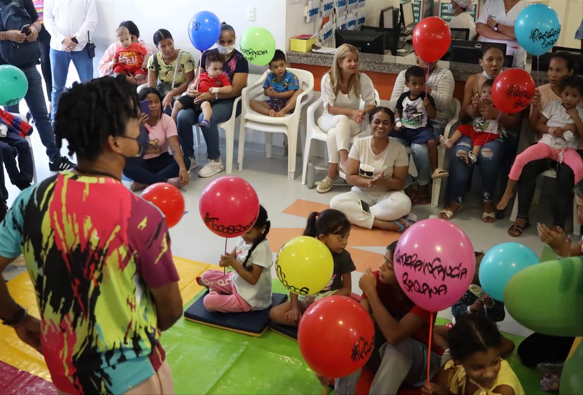 Gracias al programa de Atención a la Primera Infancia de la <a href="/alcaldiabquilla/">Alcaldía de Barranquilla</a>, y a su directora <a href="/PatryVargas07/">Patricia Vargas</a>, por invitarme a la ‘Caravana de la Alegría’ que está llevando momentos especiales a nuestros niños en los hospitales en medio de la Semana de la Primera Infancia. ¡Los