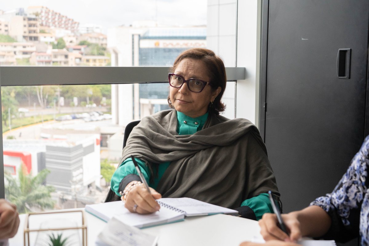 Sedesolhn's tweet photo. Nuestra Dirección General del Adulto Mayor #DIGAM que dirige @SandraZdefiende construye agenda con el apoyo de Cooperación Externa para fortalecer los servicios de protección social para las Personas de la 3ra y 4ta edad, priorizando la atención diferenciada en servicios de salud https://t.co/xRl9asWZJ1