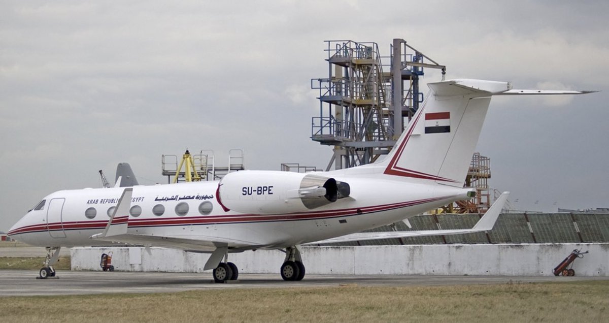 #تم_القبض
#صاحب_الطيارة 
الناس عاملة ترند تبحث عن صاحب الطيارة اللي هربت الدولارات والذهب ،١- الطيارة مصرية ٢- الجهة الوحيده اللي اشترت ٤ طائرات من هذا النوع المضبوط في زلمبيا هي رئاسة الجمهورية  وطرازها جلف ستريم فالكون اكس 
التهريب متعمد وبامتياز ومرتب وايادي كبيرة تقف خلفه👇