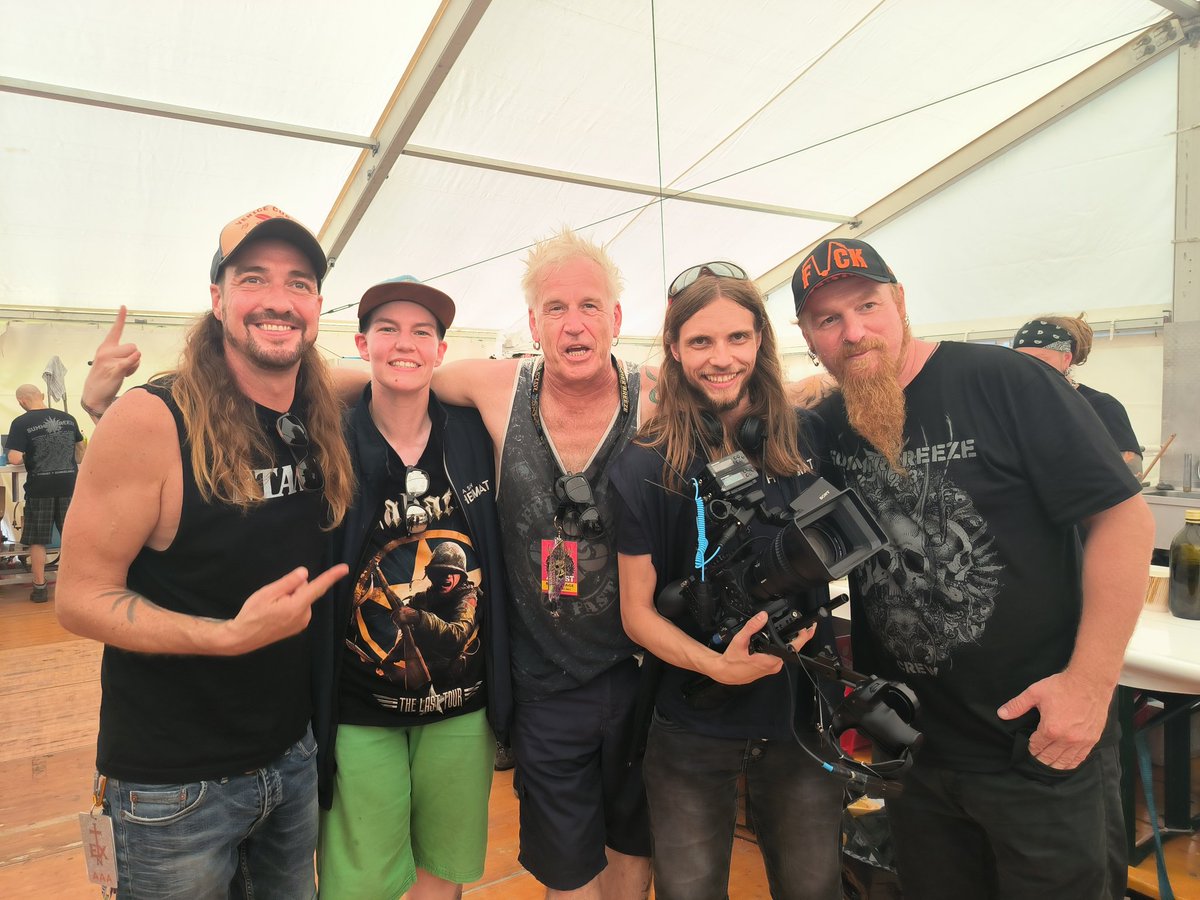DexKrapi's tweet photo. Arbeits-Technisch auf dem SummerBreeze. https://t.co/OV9cTkIN53