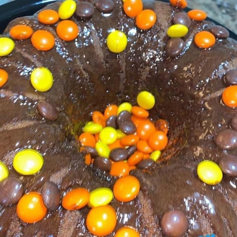 HOW ABOUT A CHOCOLATE 😍 CAKE WITH M&M’S 🧡🤎 COMBINATIONS 🙌🏾 #philadelphia #cake #chocolate #norristownpa #willowgrovepa #dessert