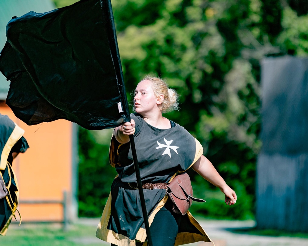 We are waving a flag as a reminder that we do not have camping this year at Sleepy Hollow, but camping is available at the Iowa State Fairgrounds less than 1/2 mile away. See you next month!

📷️  Dream Senses Photography
