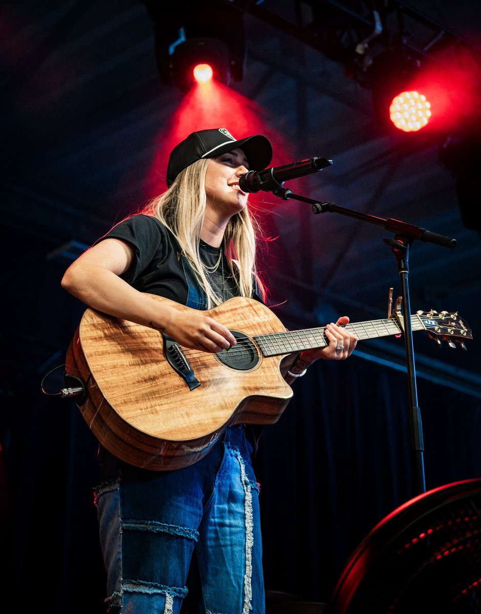 Alli Walker tweet media