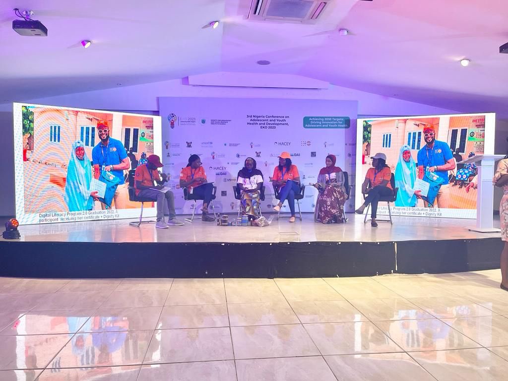 yasmin_buba's tweet photo. A panel discussion moderated by @mooktharr on the UNFPAs work with young people around GBV, Digital Literacy and Youth Empowerment.Hauwa Bukar , a teenager from Konduga LGA of Borno state shared her story on how UNFPA have given her the platform and opportunity to learn https://t.co/HfwhoVy2Xx