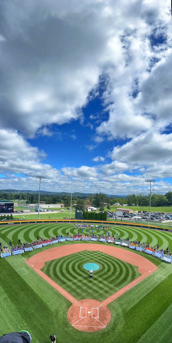 LittleLeague's tweet photo. Pomp and circumstance #LLWS https://t.co/ZXKQpv1wGi