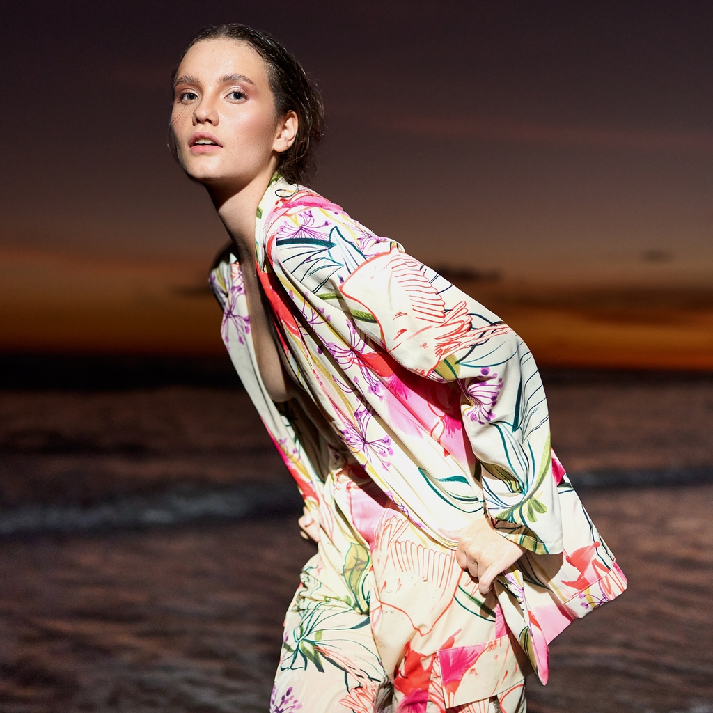 Join The Embassy of El Salvador for a fashion pop-up featuring seven Salvadoran designers. Meet the designers and shop their collections on Saturday, August 19. 

bit.ly/3KEoMmk