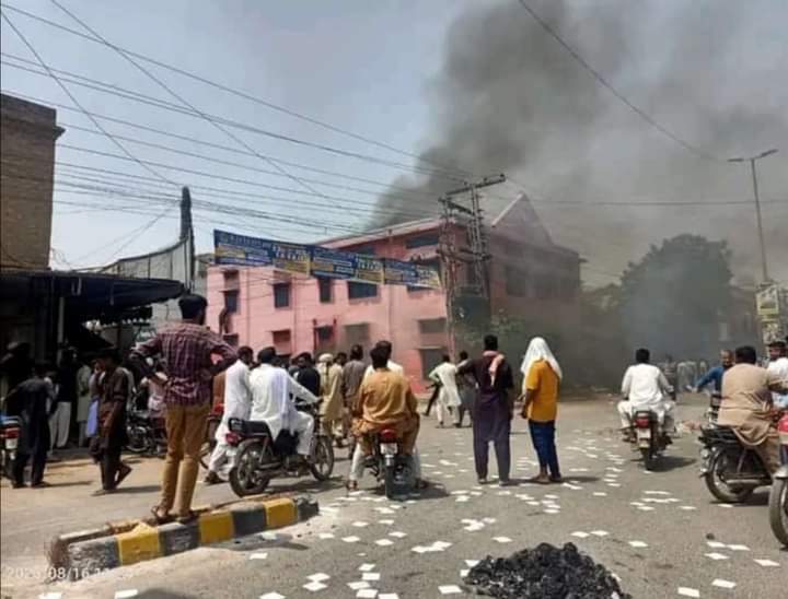 IbnEYousaf3's tweet image. تیری امت نے مرے گھر کی اہانت کی ہے
ابن۔ مریم نے محمد ص سے شکایت کی ہے
 
#Jaranwala
#standwithChristian
#ChirstianInPakistan
#StronglyCondemn
ایسے جاہلوں پے خدا کی قہر نازل ہو
آمین