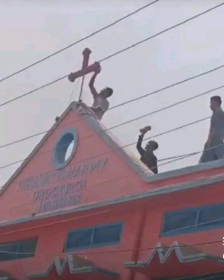 IbnEYousaf3's tweet image. تیری امت نے مرے گھر کی اہانت کی ہے
ابن۔ مریم نے محمد ص سے شکایت کی ہے
 
#Jaranwala
#standwithChristian
#ChirstianInPakistan
#StronglyCondemn
ایسے جاہلوں پے خدا کی قہر نازل ہو
آمین