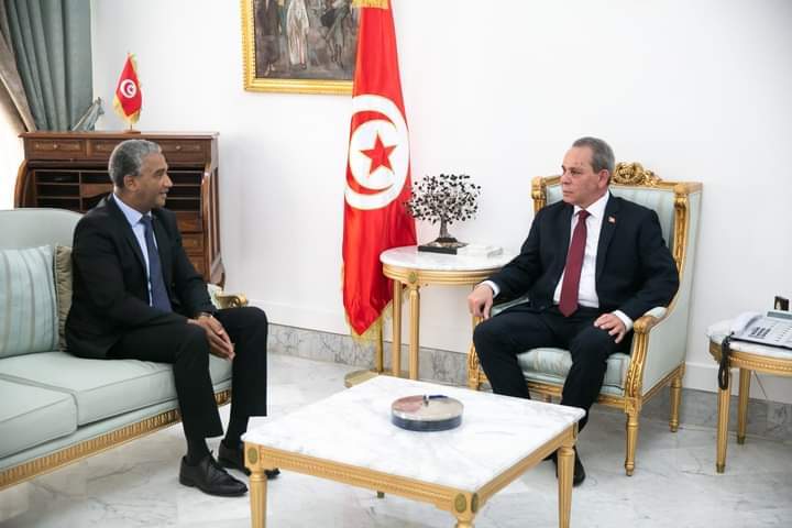 Gouvernementtn's tweet photo. 🔴  تحادث رئيس الحكومة السيد أحمد الحشّاني صباح اليوم بقصر الحكومة بالقصبة مع السيد كمال دقيش وزير الشباب والرياضة.

ونوّه رئيس الحكومة بالمناسبة بالنتائج المشرّفة التي حقّقتها الرياضة التونسية في محطّات رياضية كبرى وخاصّة على مستوى الألعاب الفردية. https://t.co/z91EIz6XZ0