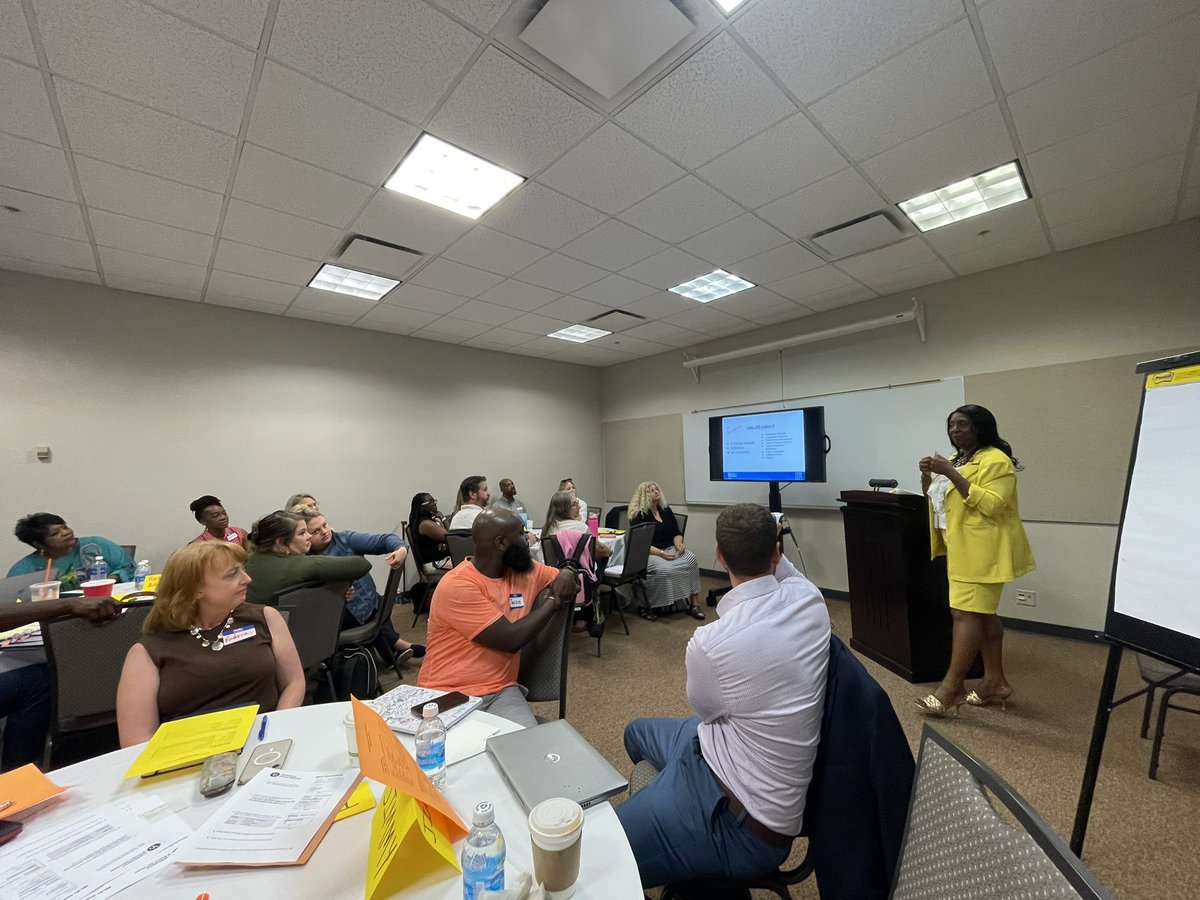 @UD_DASL team launched Cohort 9 of #UDPPP Principal Preparation Program yesterday. We built community, started to define equity-centered leadership, and reflected! Thanks to our partners @DEDeptofEd and @UDCEHD for supporting our new students. Looking forward to Day 2. #leadsDE