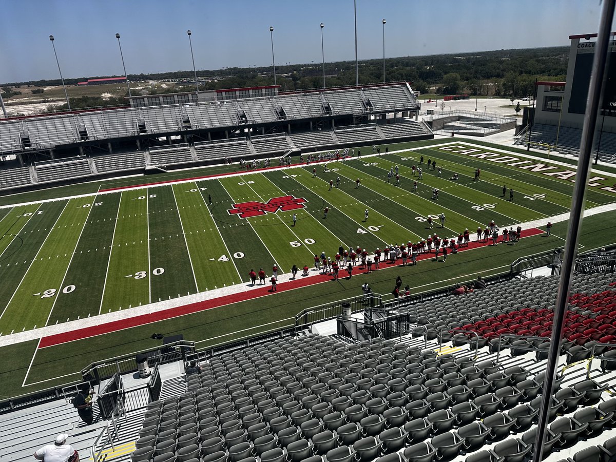 Melissa HS in Texas has just over 1300 students — this is their new 10,000 seat, $35 million football stadium #txhsfb

Everything is bigger in Texas 🤠