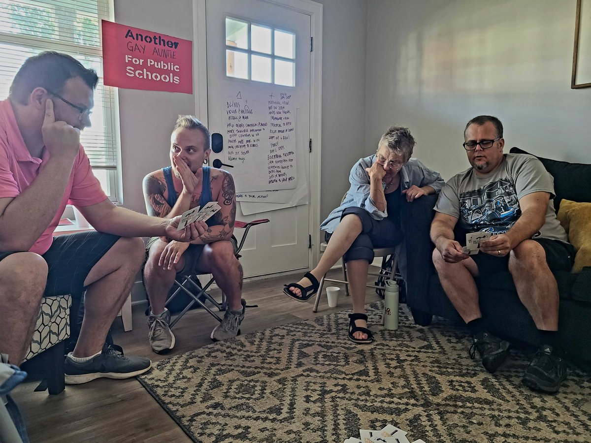 ShowUp4RJ's tweet image. Our Ohio #AllInForAllStudents team got us off to a running start with a direct action training related to school boards including:

Roleplaying our actions 📢
Creating this beautiful signage 🖌️
Sharing stories of the stakes of this moment &amp;amp; the future we&apos;re dreaming of 🌄