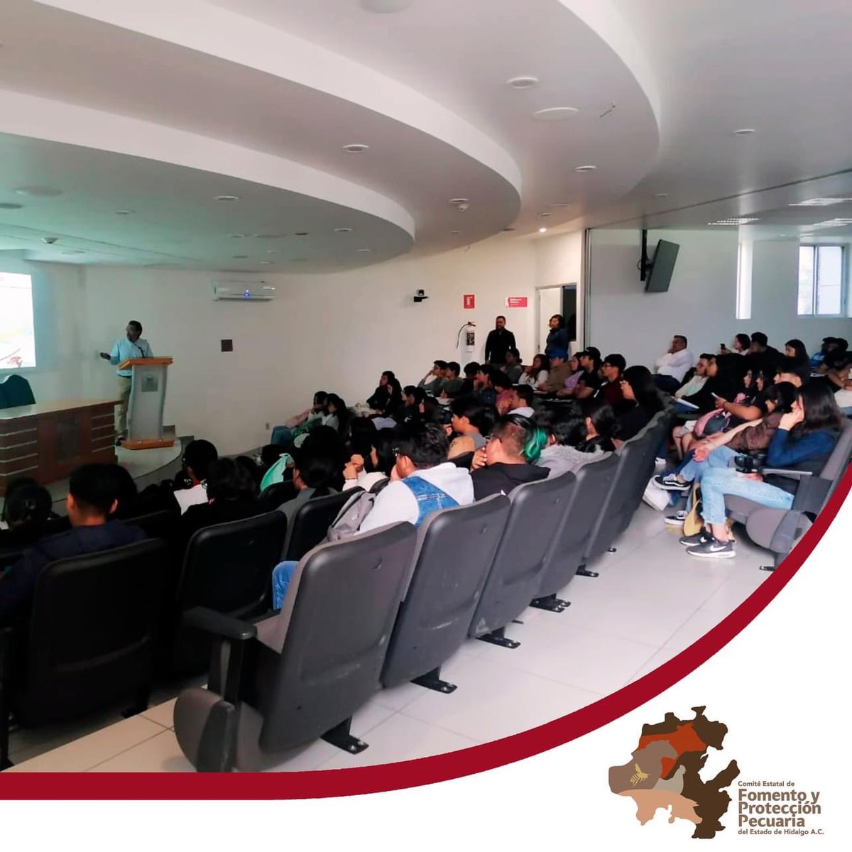 cefpphidalgo's tweet image. El M.V.Z. Eduardo Saldaña, Coordinador de la Campaña Nacional para la prevención y control de la Rabia en bovinos y especies ganaderas, participó en la semana de Medicina Veterinaria y Zootecnia que organiza el ICAP de la UAEH con el tema &quot;Situación actual de la Rabia en Hidalgo”