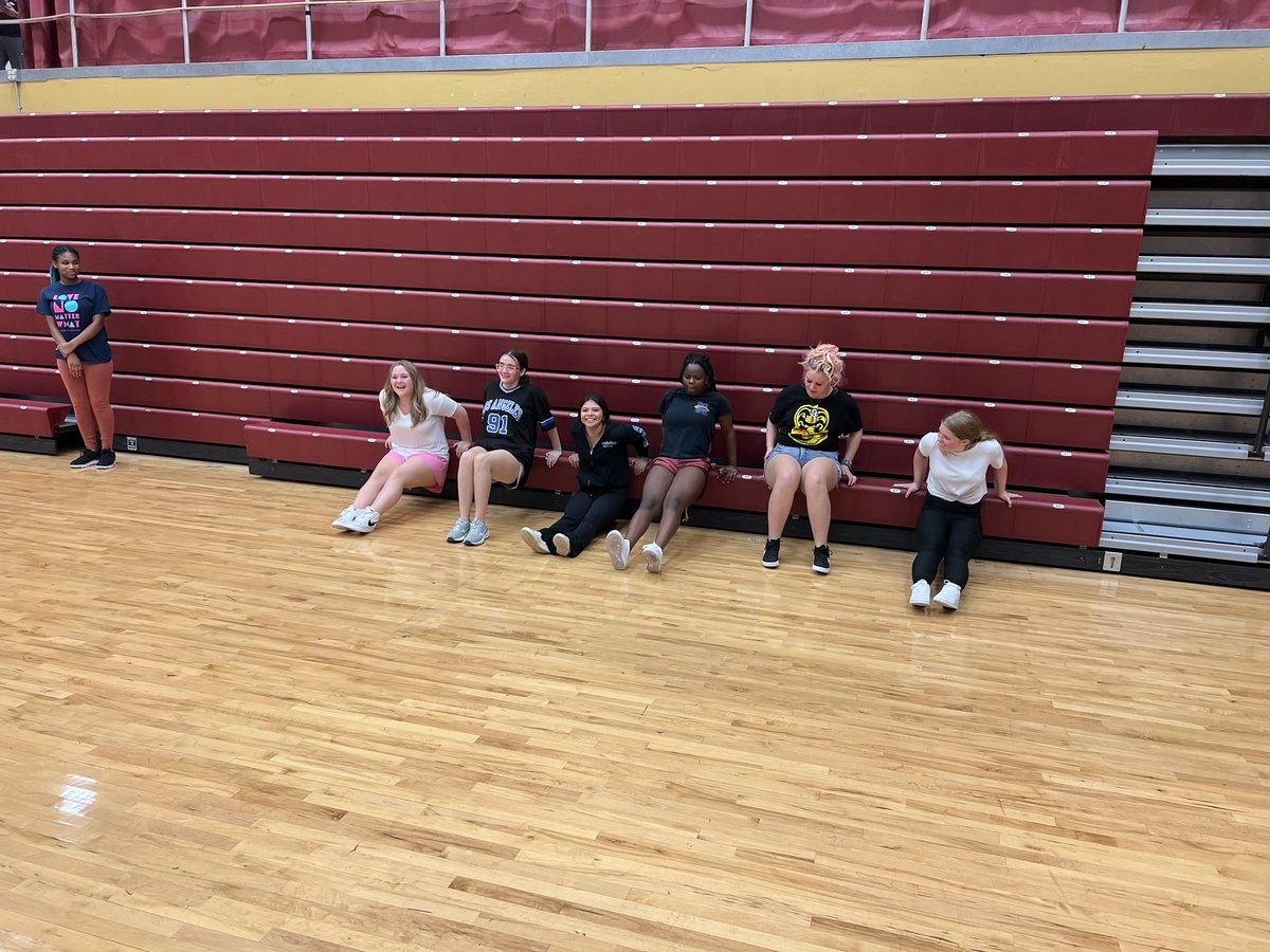 DaleYeahPE's tweet photo. We are getting after it in class this week at the Dale. Students learning our dynamic and static stretches and working through some fitness activities. Also, mixing in some kickball later this week. #PELife https://t.co/INUFUSYo5D