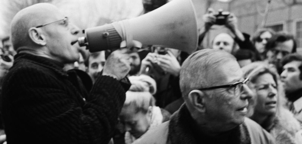Biyopolitika Perspektifinden İktidar ve Yaşam 

✒️  Beste Begüm Yiğit(<a href="/begumsbeste/">Beste Begüm Yiğit</a>)

📌“Kapitalist toplum için, biyolojik ve bedenle ilgili olan biyopolitika her şeyden çok önemliydi. Beden biyopolitik bir gerçeklik, tıp biyopolitik bir stratejidir.”
 
entdergi.org/biyopolitika-p…