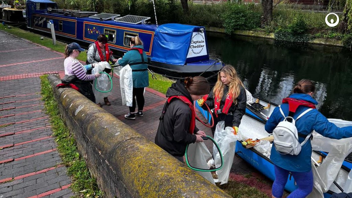 VeoliaUK's tweet photo. What a load of rubbish! 🚮

The Veolia UK marketing team were out in force on Monday to collect litter from a local canal &amp; footpath.

This litter pick has helped contribute to #reducingpollution &amp; helps #biodiversity, both key factors for #EcologicalTransformation 🌍. https://t.co/VSs9eU00mt