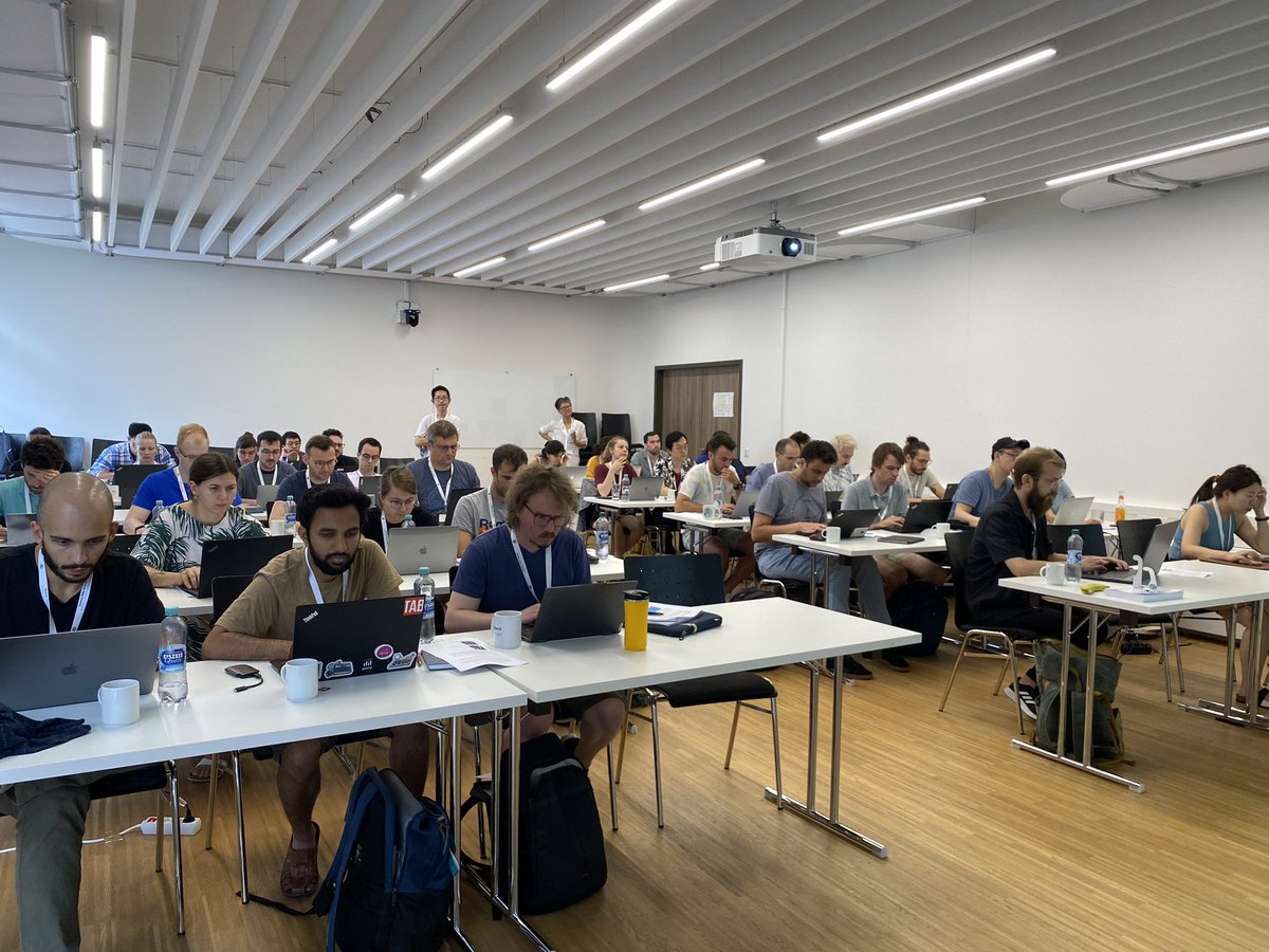 ZhaopingLabs's tweet photo. Our summer school is underway! Featuring one of our guest speakers, Jan Koenderink on Day 1! https://t.co/DScoqWYLHz