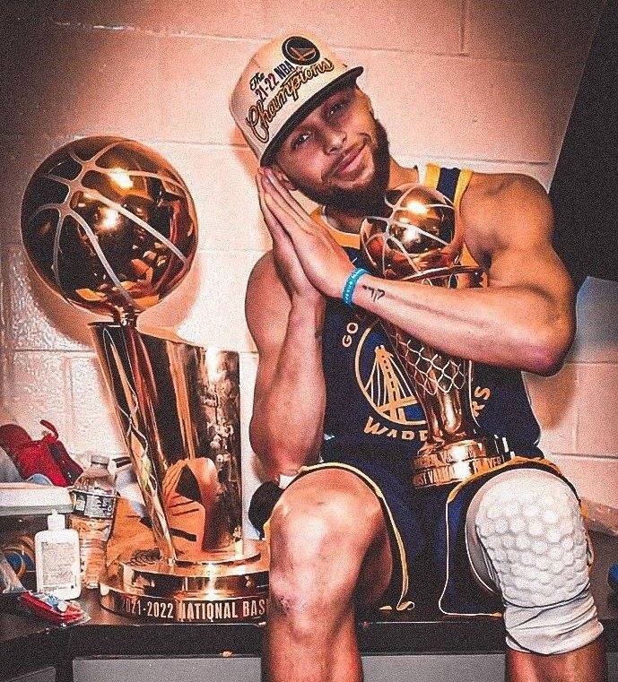 Stephen Curry es el jugador que más TIROS GANADORES ha anotado con menos de 5 segundos en el marcador desde 2013 Y en este hilo, te los traemos TODOS 🧵👇