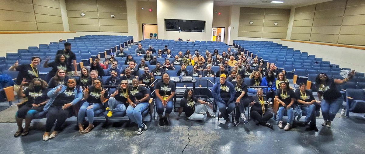 WestBriarMS's tweet photo. All of #TeamWestBriar is back on campus this morning for the first time this school year!  Our future's so bright, we gotta wear shades!  #GrizzlyValues #WBMS #destination2035 @HoustonISD @HISD_West https://t.co/G5IzROIazV