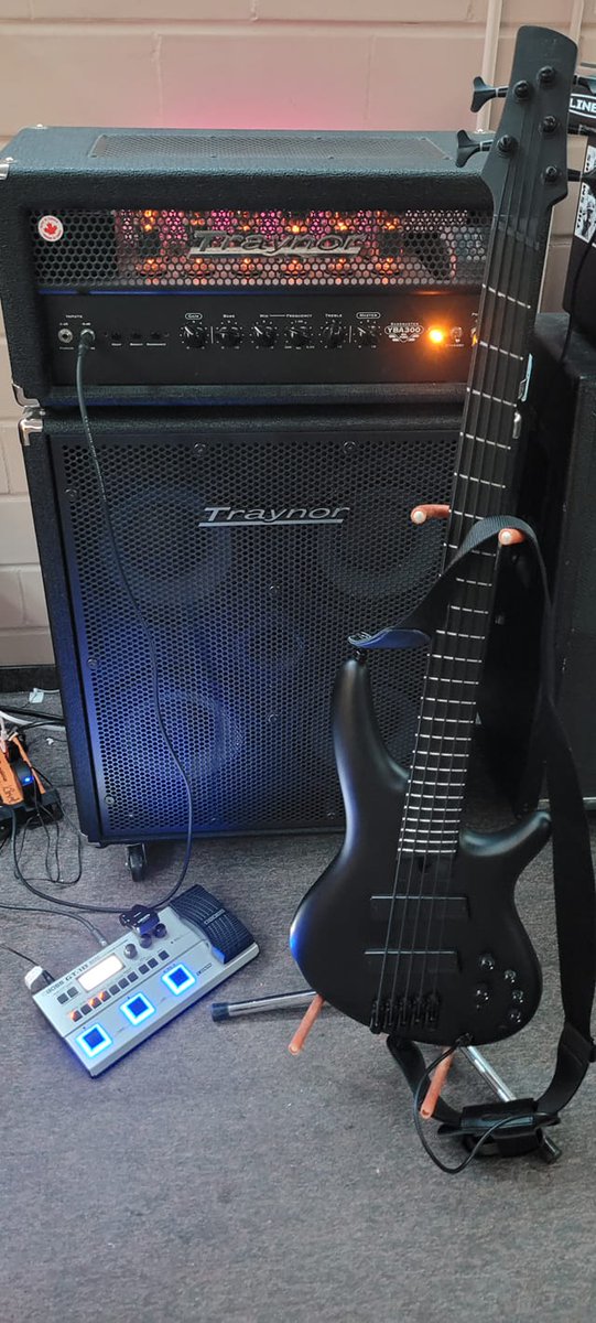 TraynorAmps's tweet photo. Hot n' Ready 😎
Thanks Joel
#traynor #traynoramps #bassamp #basshead #basscab #bassist #livemusic #tubeamp #musician #bassguitar #bassplayer #amplifier #guitaramp #music #bassplayersunited #bassgram #bassgear #amp #bassamplifier #weplaybass #bassplayers #instabass https://t.co/92dlkoJJUZ