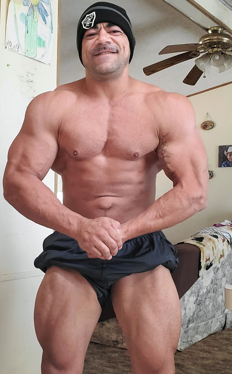 RS_Bodybuilding's tweet photo. Now the comps are done and it's time to grow! Up to 242 from 226 at USA's 

#growthmindset #bulking #bodybuilding #muscle #gains #superheavyweight #npc #ifbb https://t.co/ugRkGmuZK6
