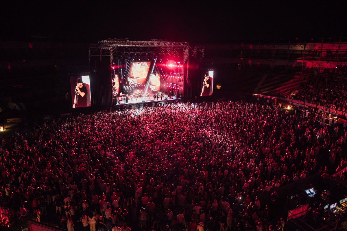 Lleno absoluto con <a href="/elbarrioficial/">El Barrio Oficial</a> anoche en Cabaret Festival El Puerto De Santa María (Cádiz) ❤️‍🔥❤️‍🔥
Hoy repetimos con su segunda fecha (SOLD OUT)!!
#cabaretfestival2023