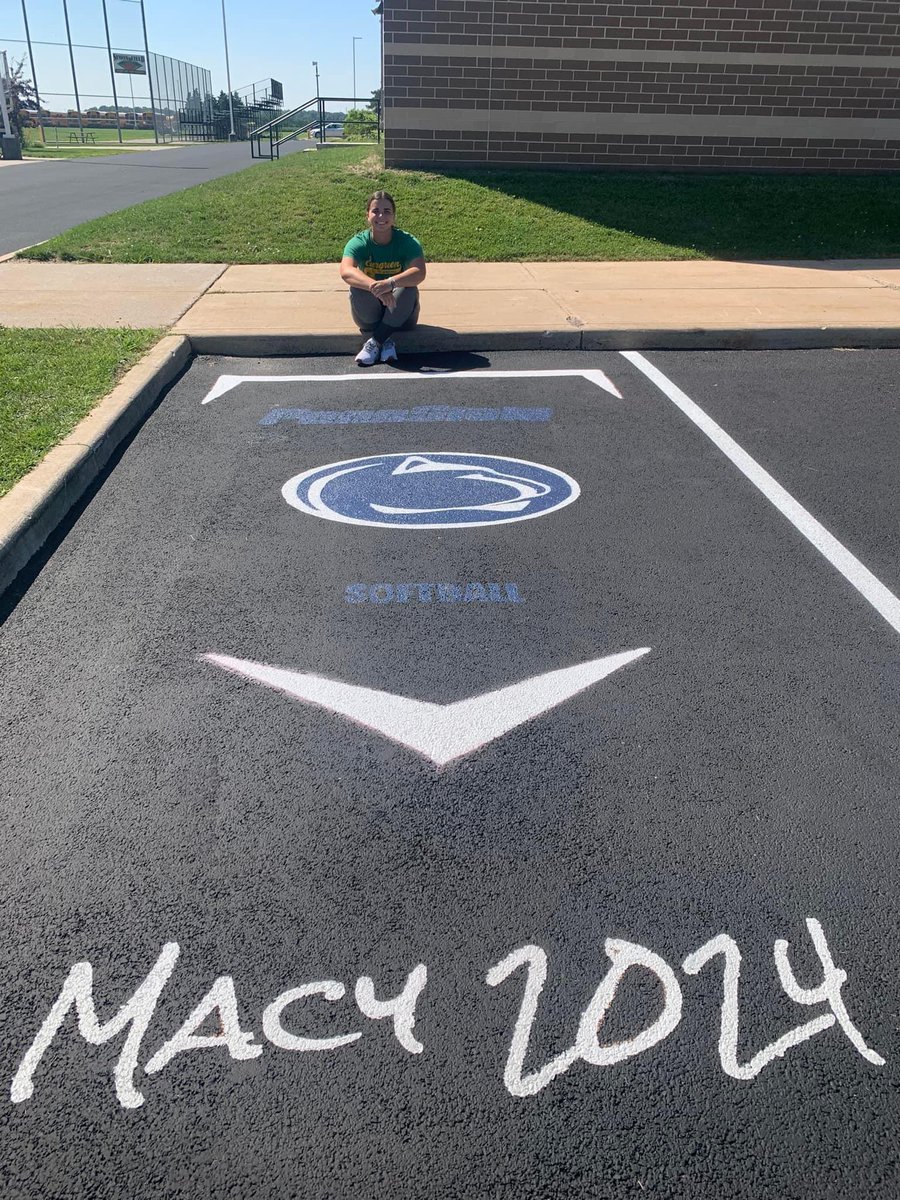 Chamberlin2024's tweet photo. Did a thing today with my mom ❤️ #senioryear @PennStateSB @coach_crowell @lexxx_20 @mysha_sataraka https://t.co/wbNWcen1Nr