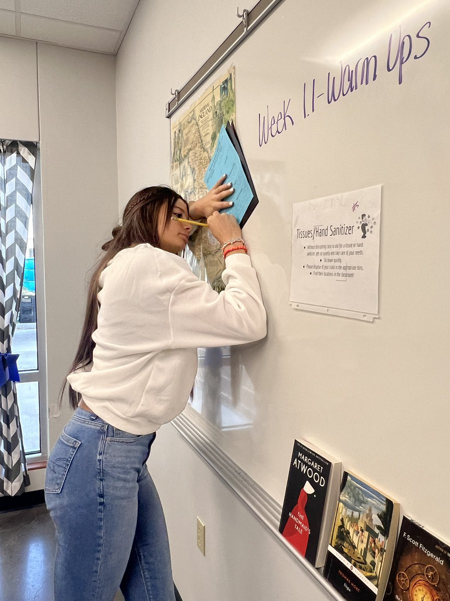 Edlin’s Lit-IHS Senior Class Sponsor tweet media