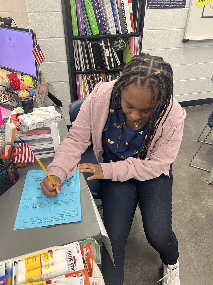 Edlin’s Lit-IHS Senior Class Sponsor tweet media